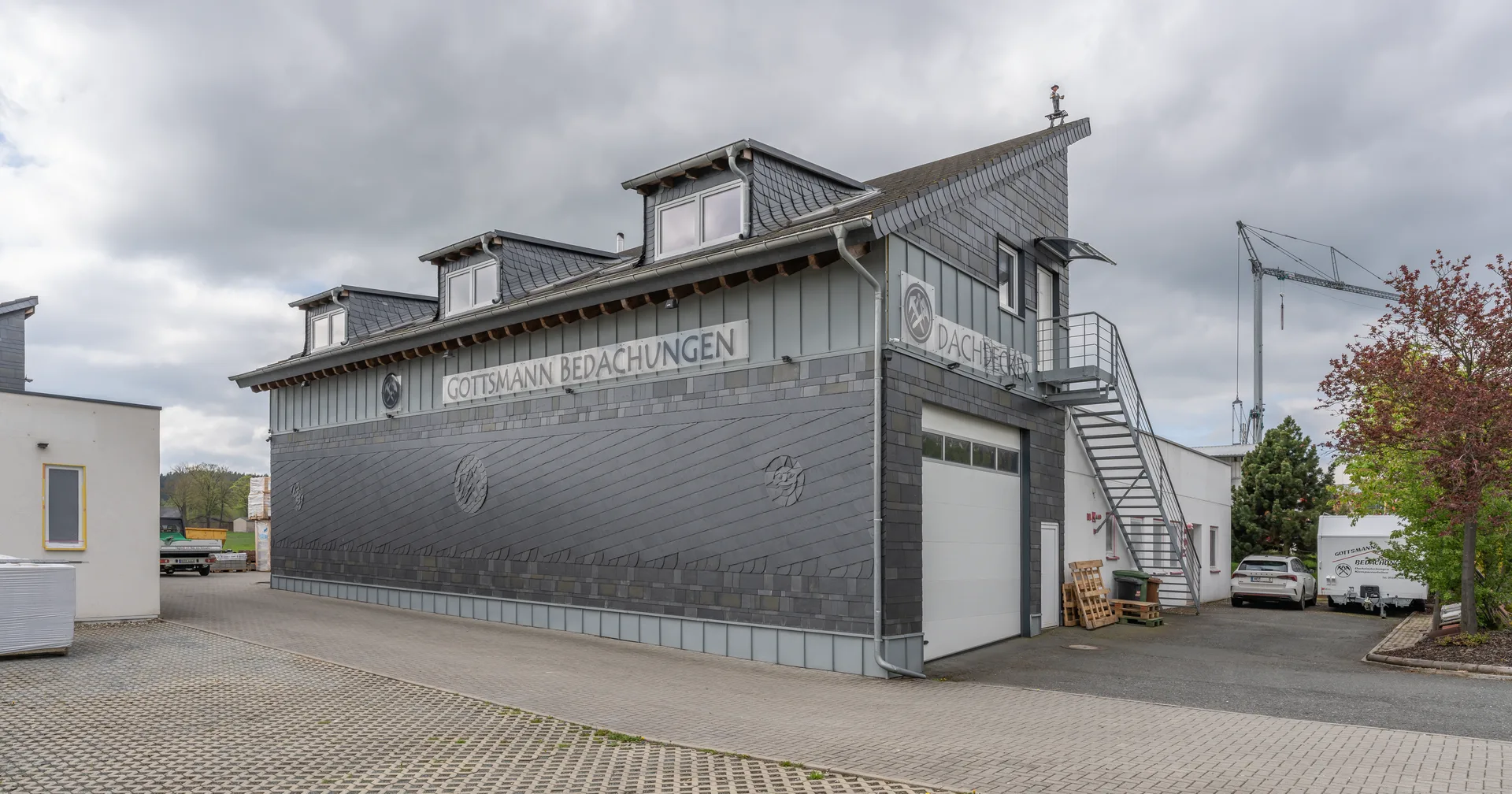 View of Gottsmann Bedachungen Hof at Fuhrmannstraße 17. The company is a roofing contractor. Licence, insurance, then hiring: the order that keeps a new roofing company legal