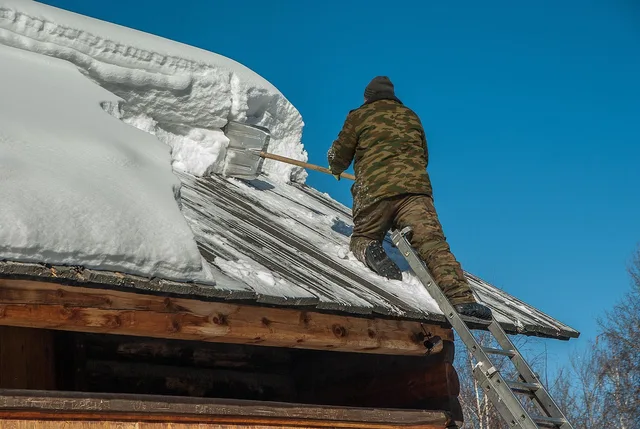 siberia, snow removal, roof, ladder, shovel, snow removal, snow removal, snow removal, snow removal, snow removal. Roofing contractor startup: models, market and quote basics